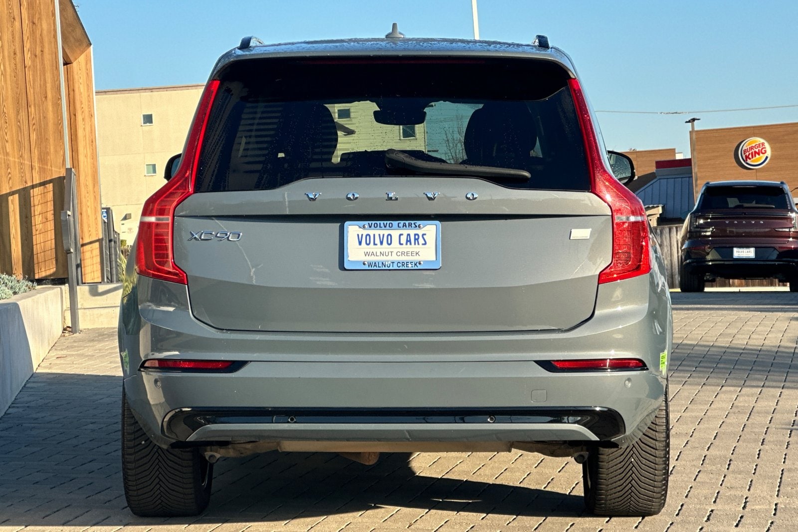 2023 Volvo XC90 Recharge Plug-In Hybrid Plus Dark 7-Seater photo 4