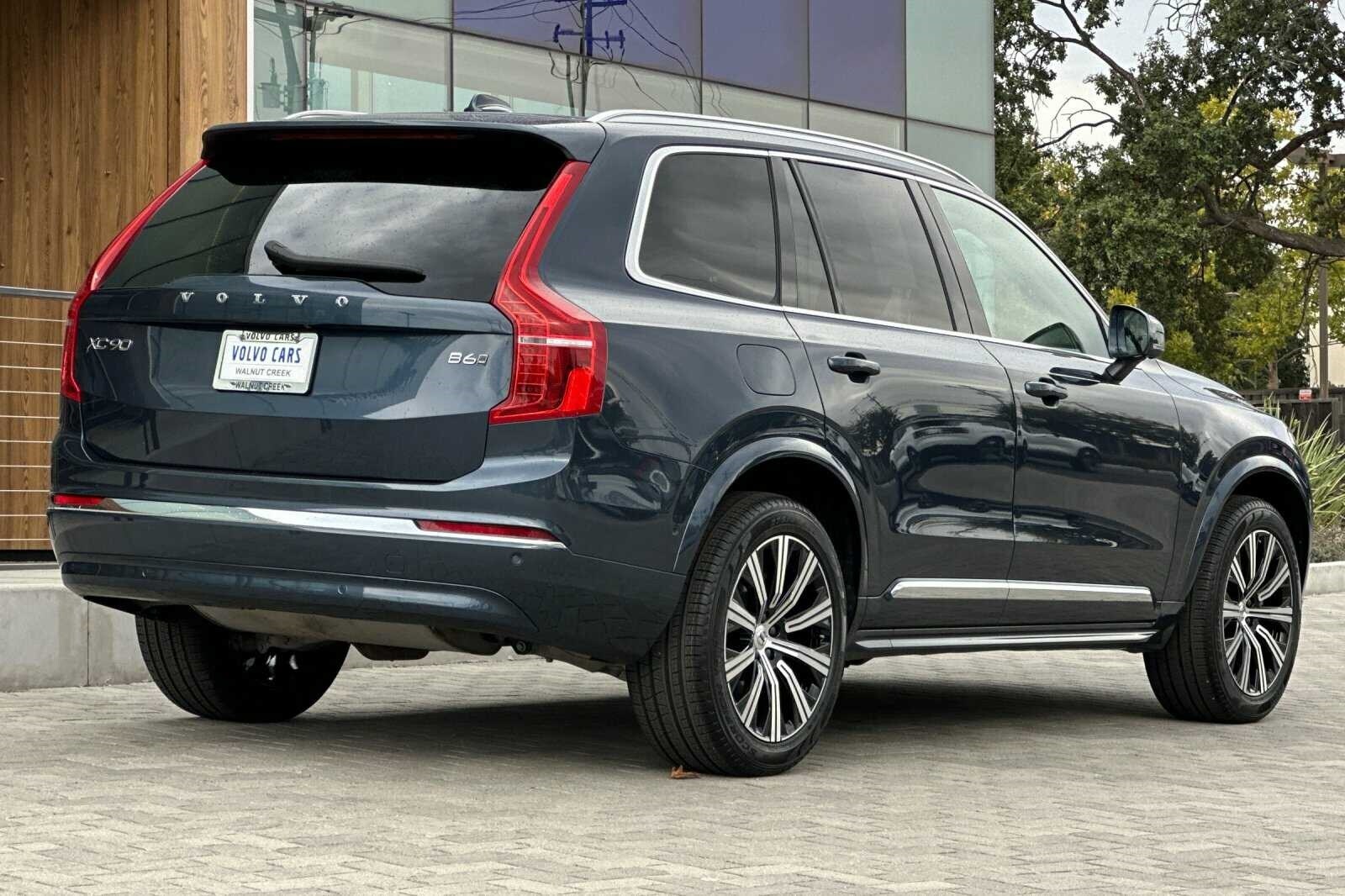 2025 Volvo XC90 Plus photo 2