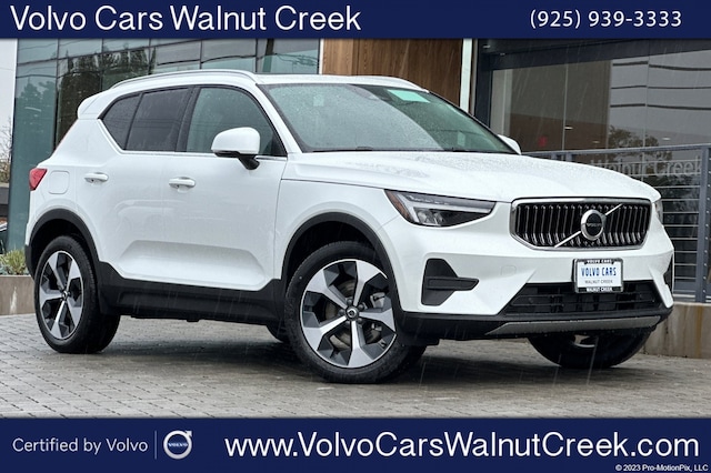 2025 Volvo XC40 B5 Core Bright Theme SUV
