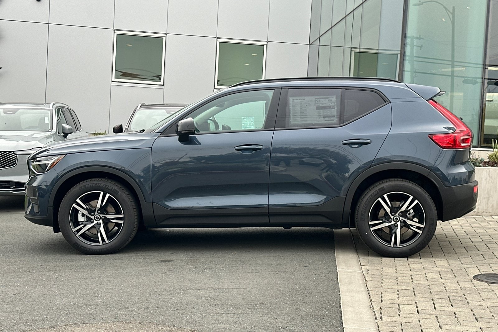 2026 Volvo XC40 Core - Photo 7