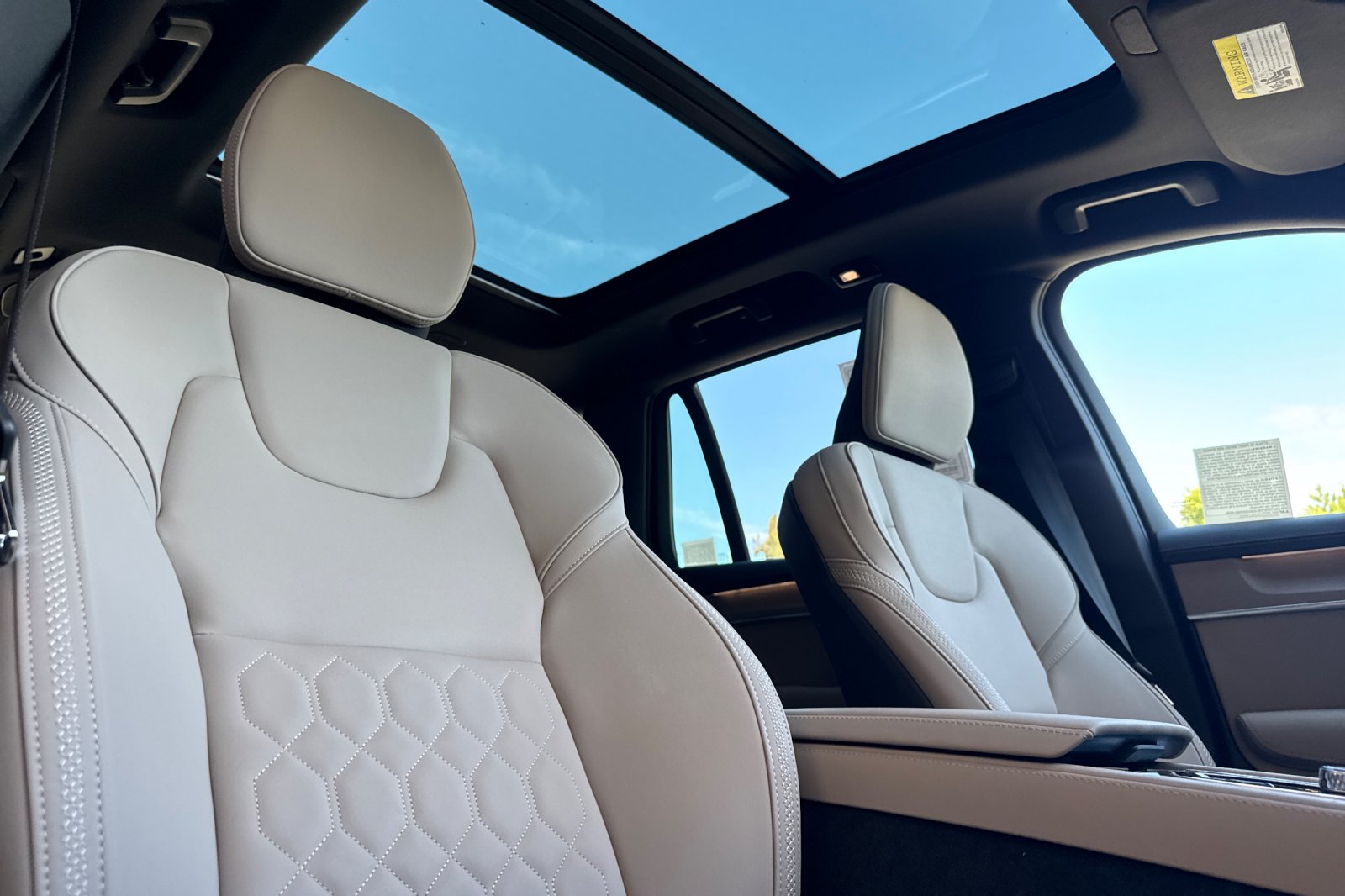 2026 Volvo XC90 Plus - Photo 18