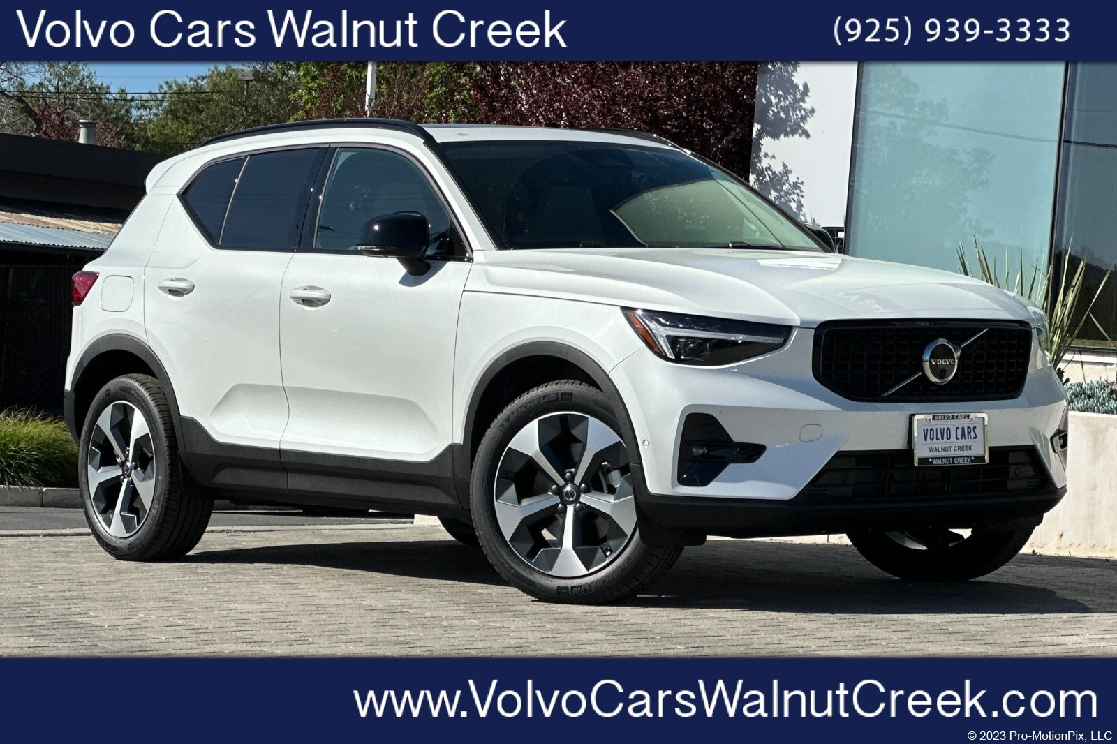 2026 Volvo XC40 B5 Plus Dark AWD's photo