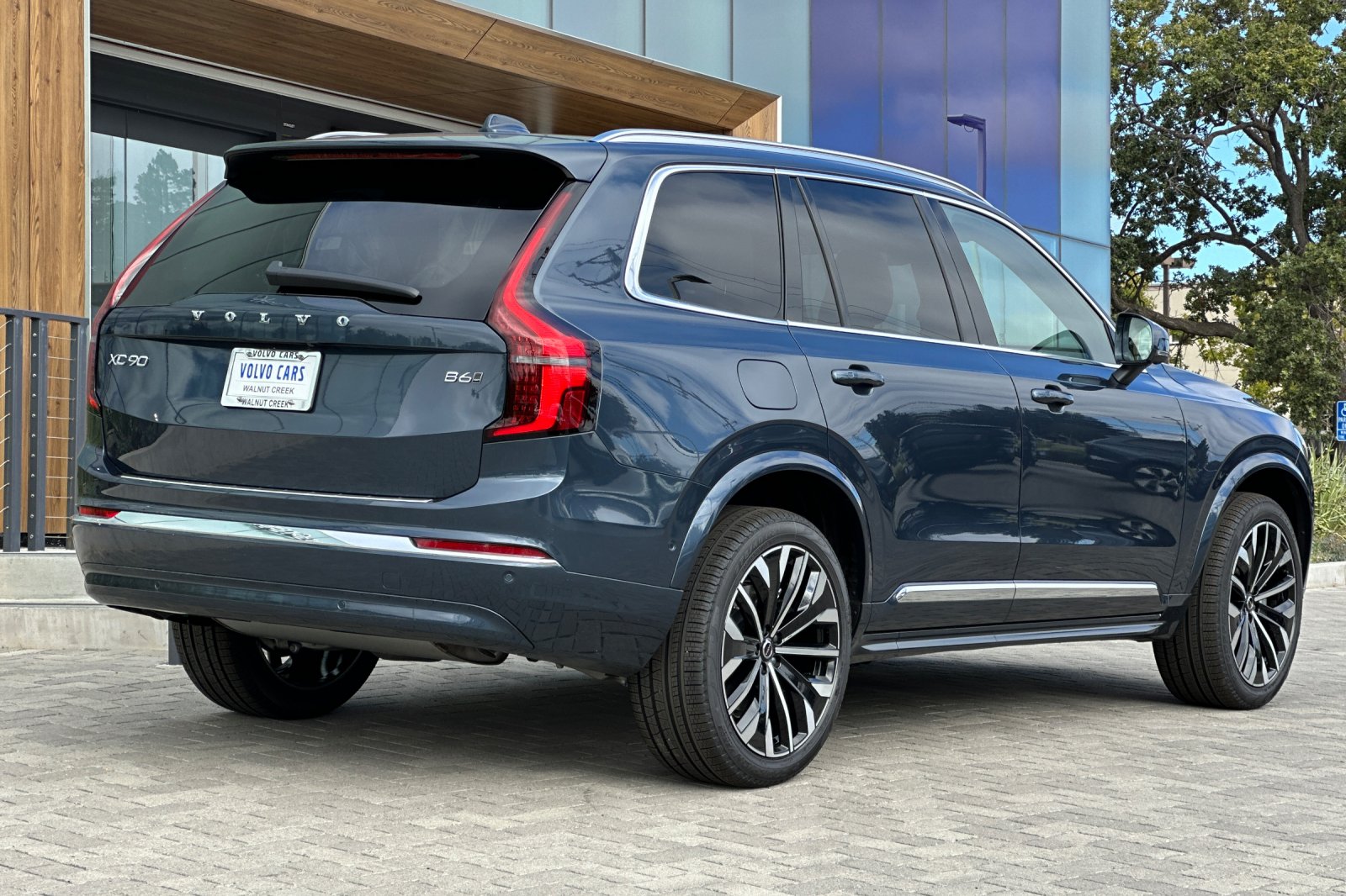 2026 Volvo XC90 Plus photo 4