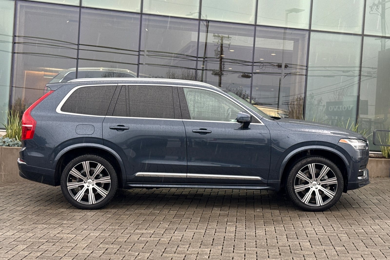 2023 Volvo XC90 B6 AWD Ultimate 6-Seater photo 2