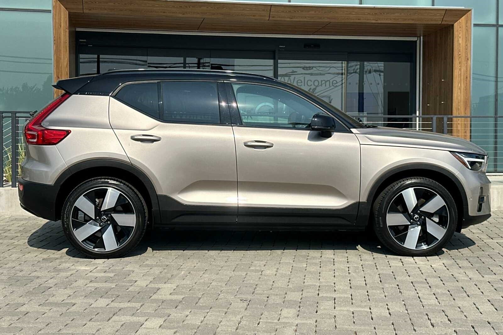 2023 Volvo XC40 Recharge Ultimate photo 3