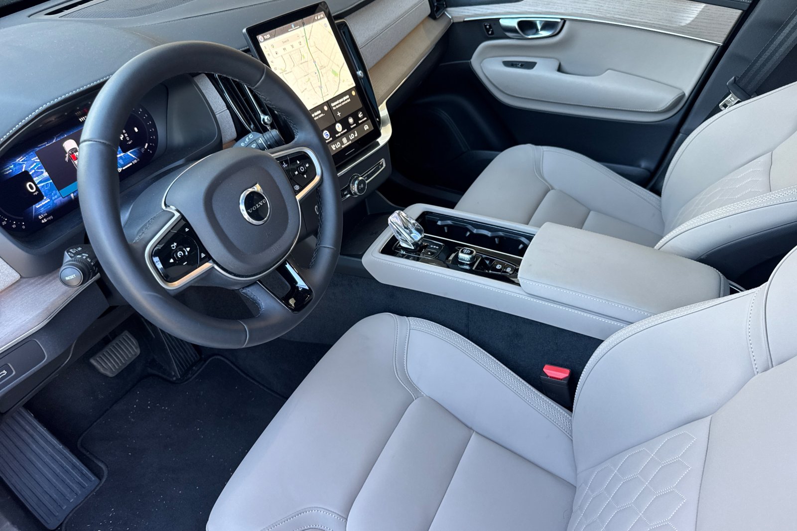2026 Volvo XC90 Plus - Photo 10