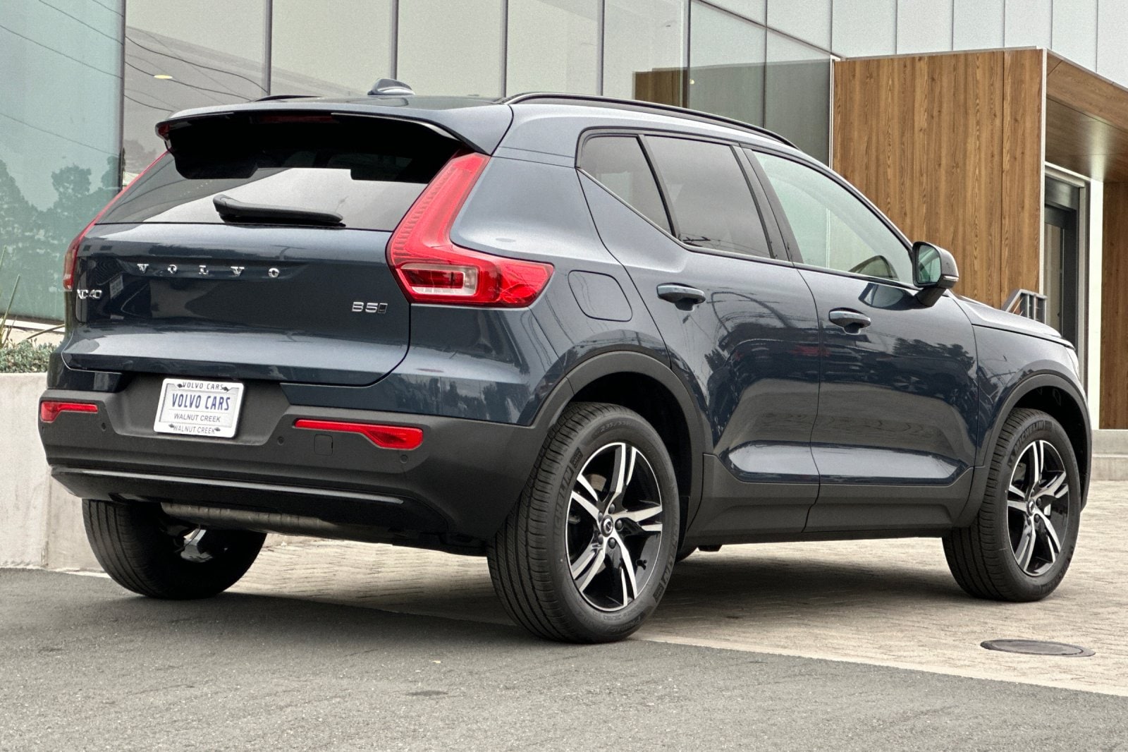 2026 Volvo XC40 Core - Photo 4