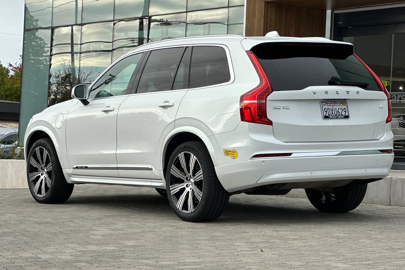 2023 Volvo XC90 Recharge Plug-In Hybrid Core Bright 7-Seater photo 5