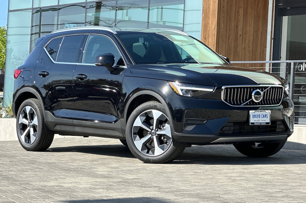 New 2025 Volvo XC40 B5 Core Bright Theme SUV