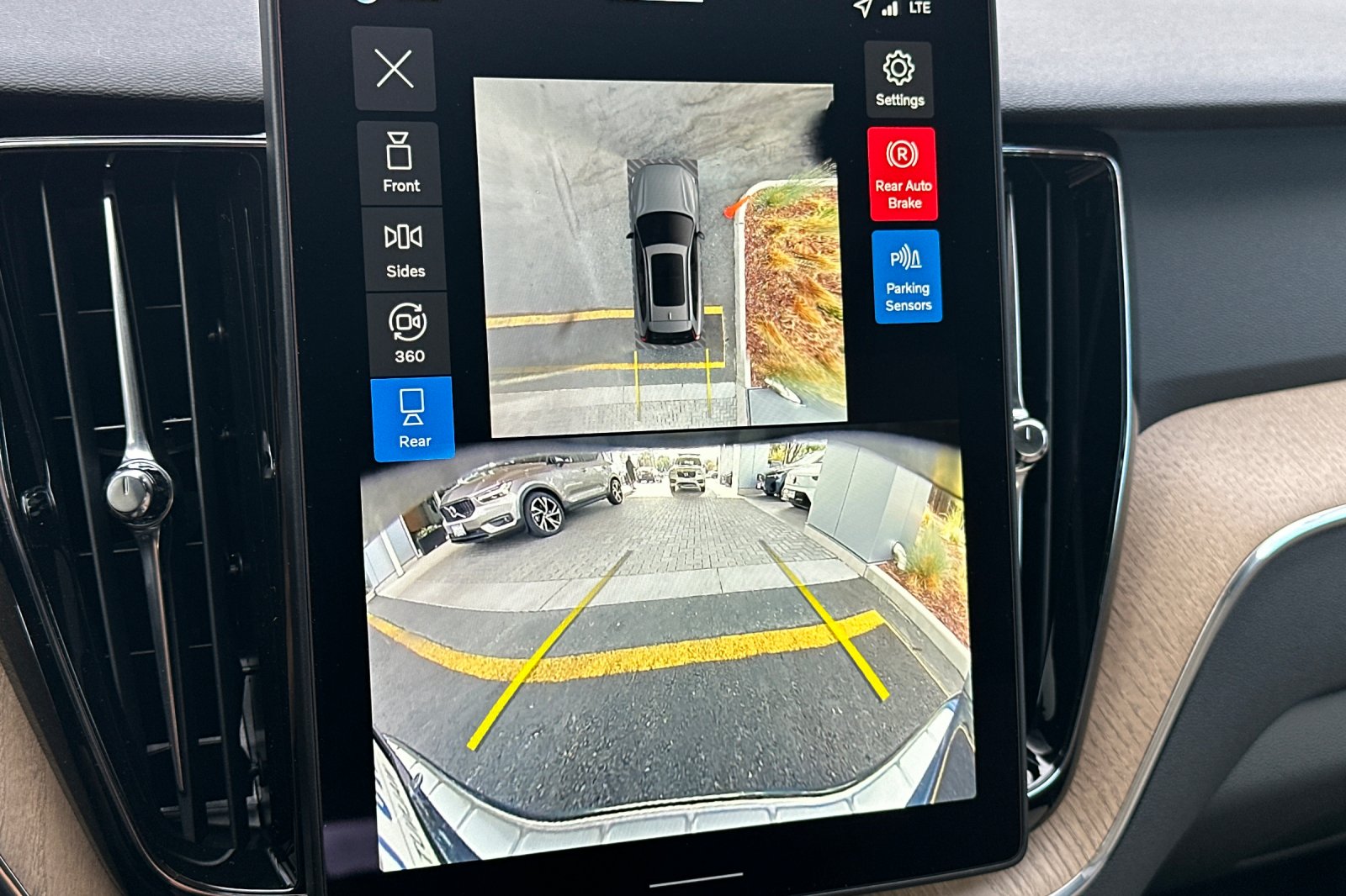 2026 Volvo XC60 Plus - Photo 19