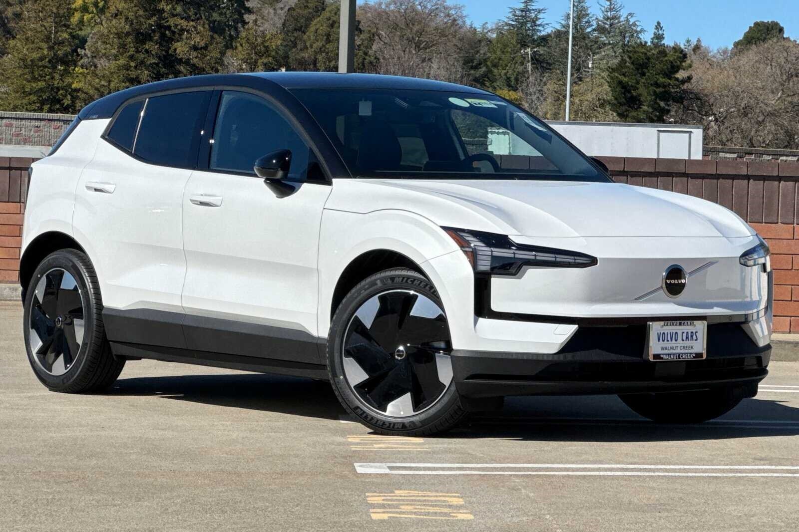 2025 Volvo EX30 Plus photo 2