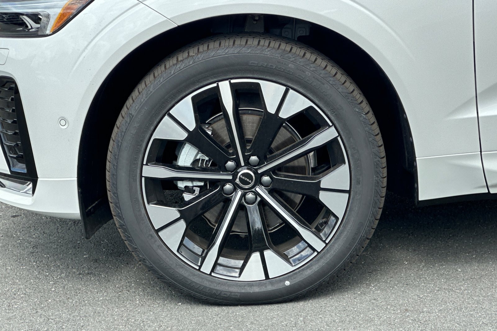 2026 Volvo XC60 Plus - Photo 26