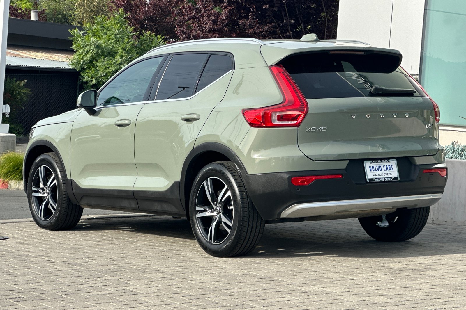2025 Volvo XC40 B5 Core Bright Theme photo 5