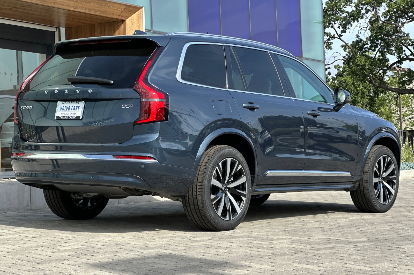 2025 Volvo XC90 B5 Core photo 4