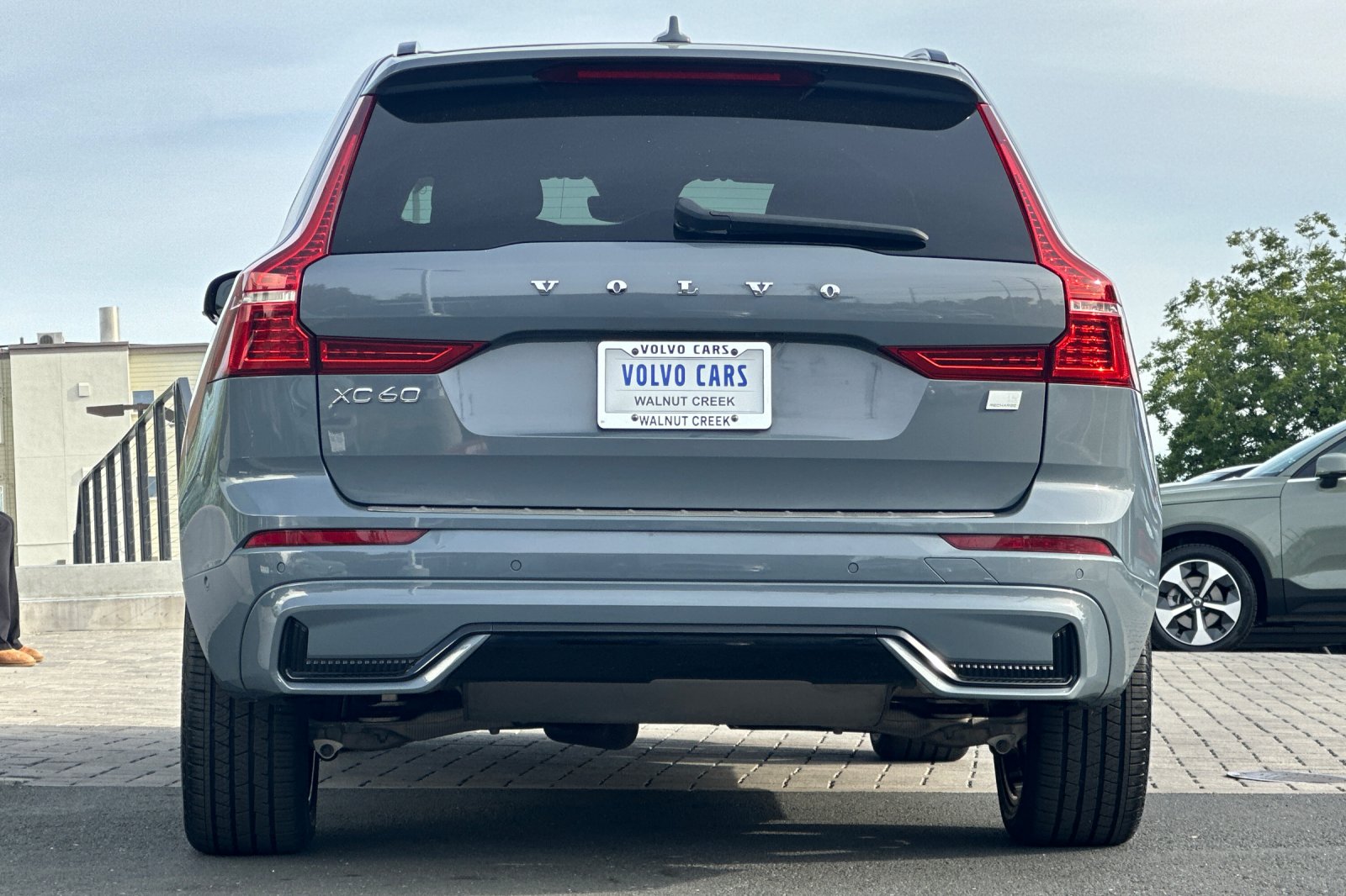 2023 Volvo XC60 Recharge Plug-In Hybrid Plus Dark photo 4