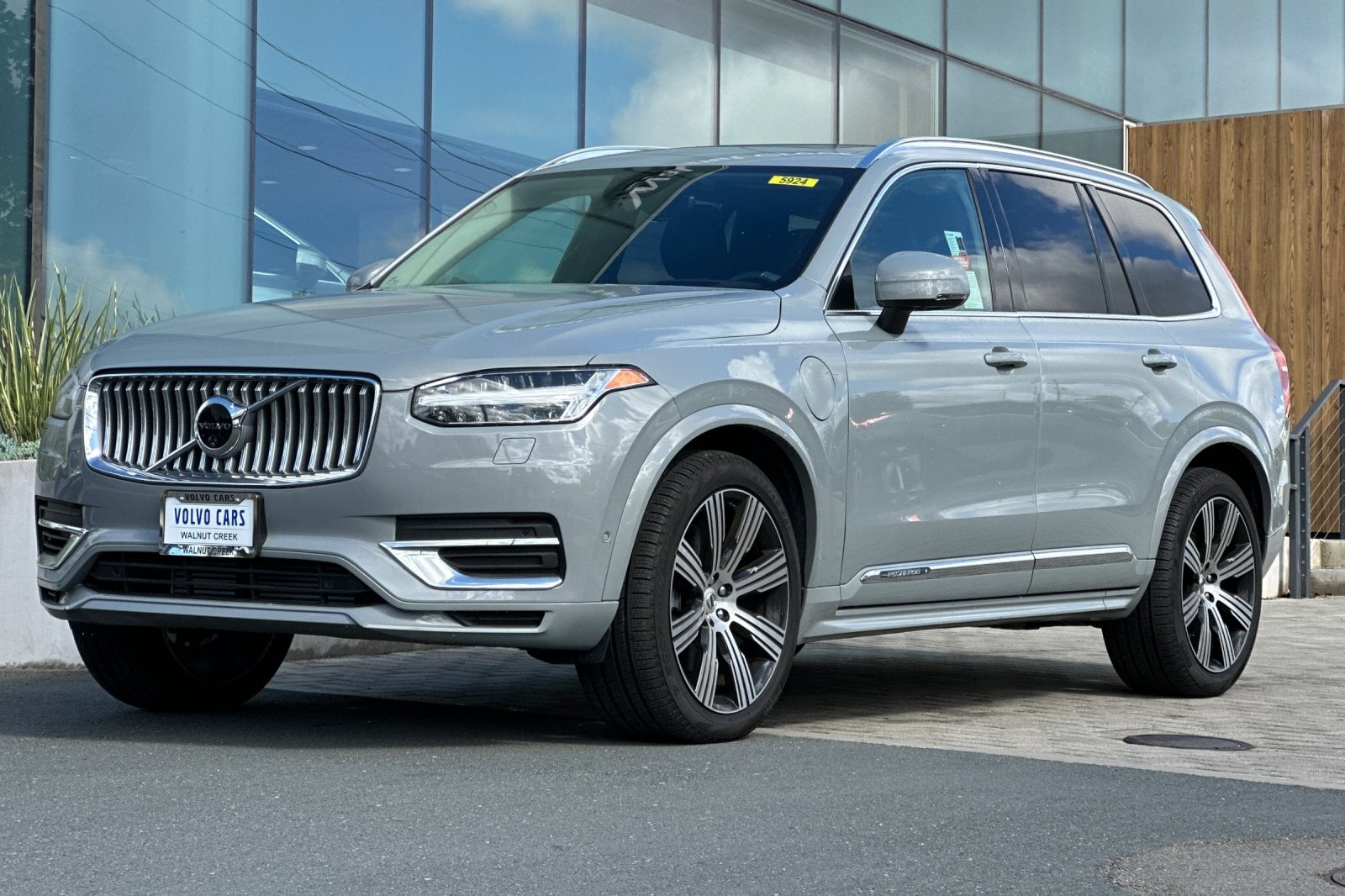 2024 Volvo XC90 plug-in hybrid T8 Ultimate 6-Seater photo 3