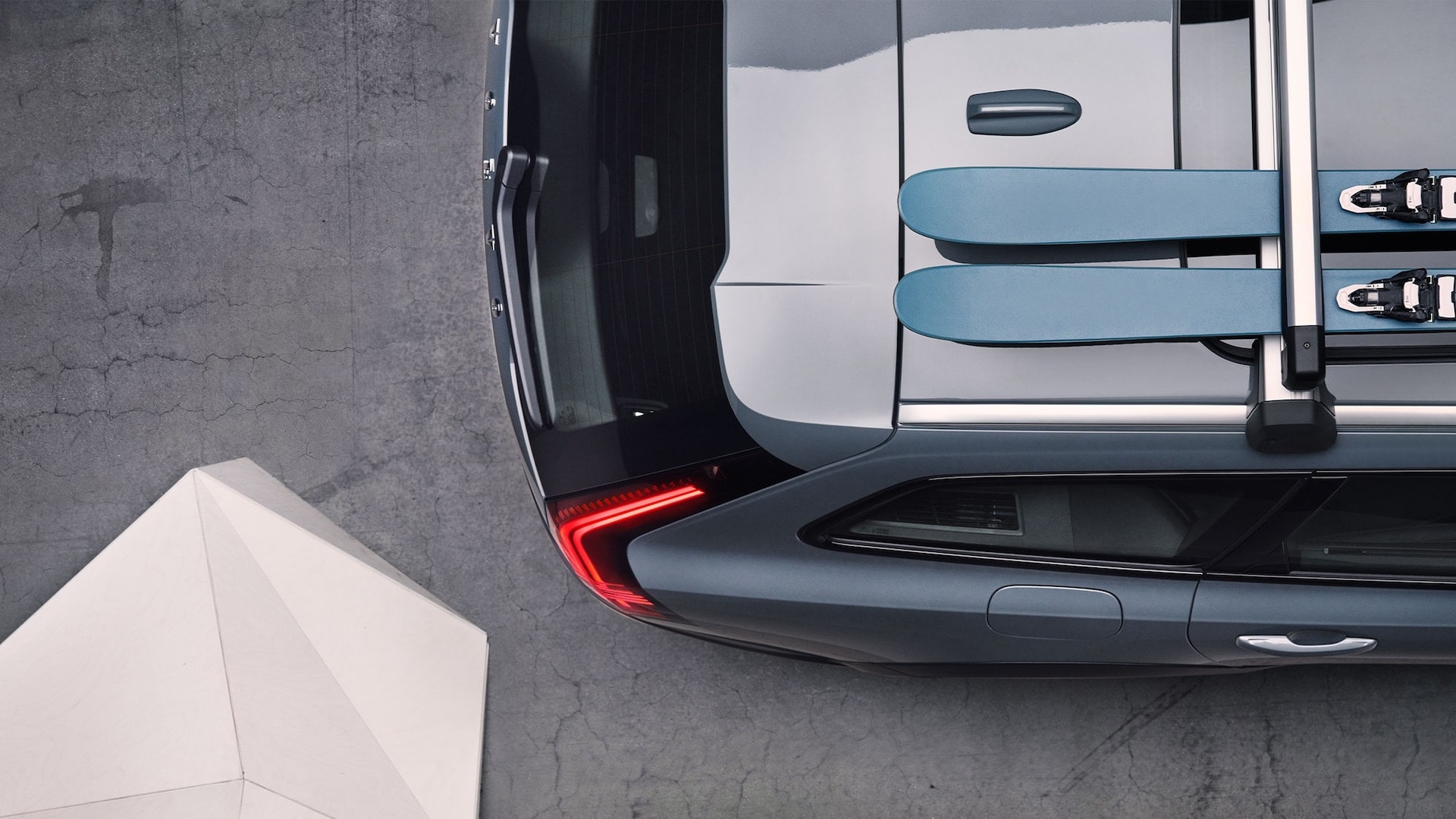 v90-cross-country-gallery-8-16x9.jpg