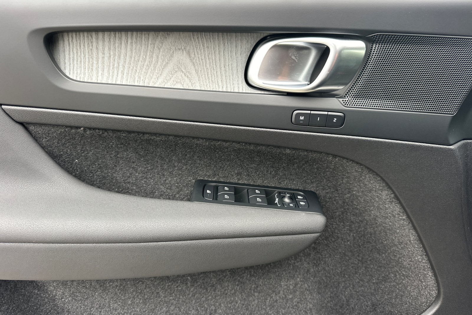 2026 Volvo XC40 Core - Photo 11