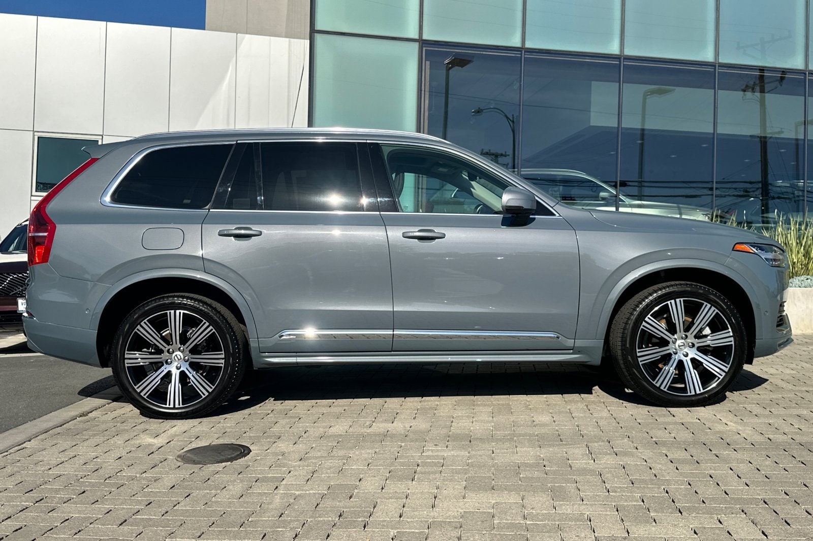 2023 Volvo XC90 B6 AWD Ultimate 6-Seater photo 2