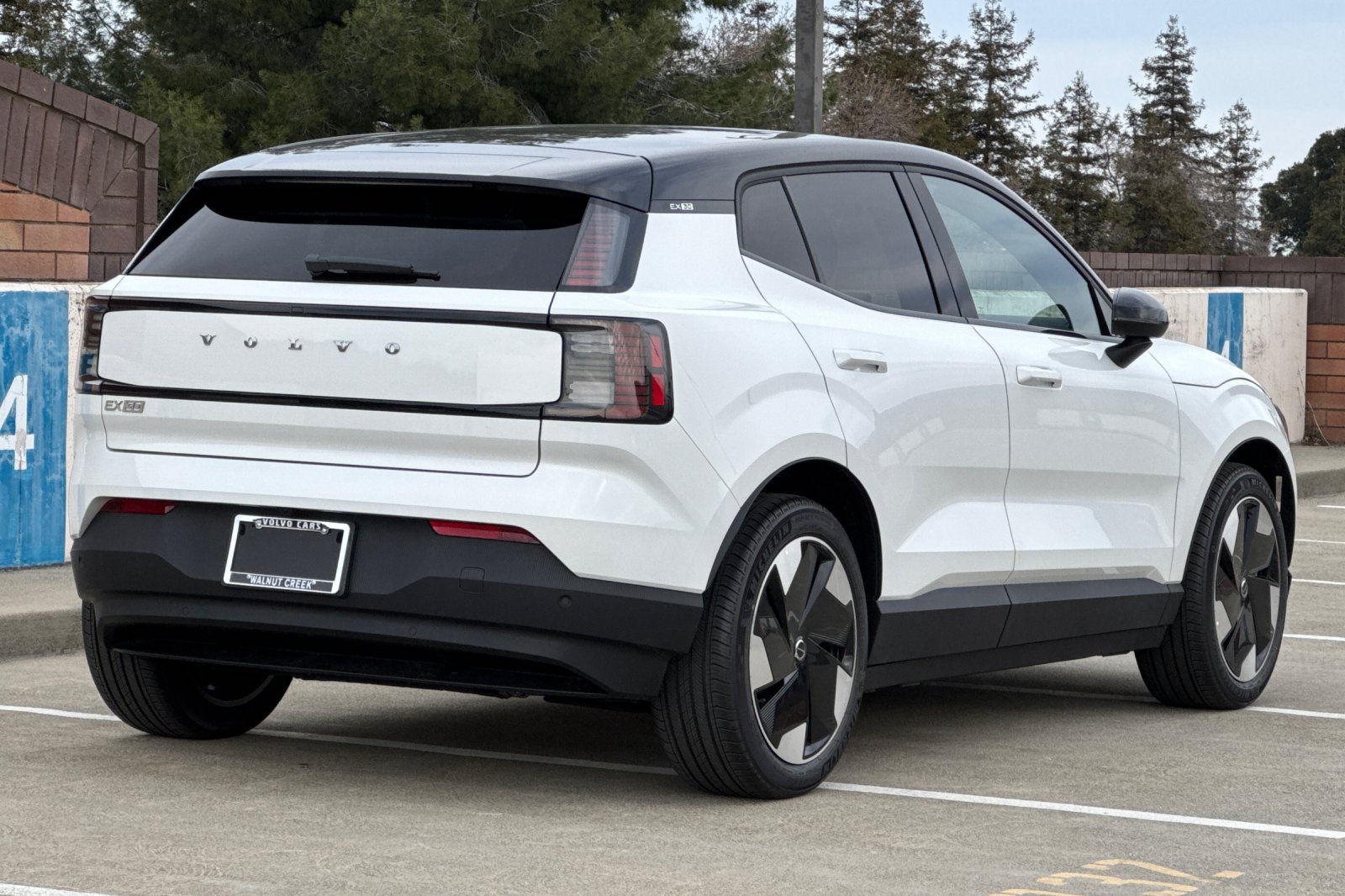 2025 Volvo EX30 Plus photo 2