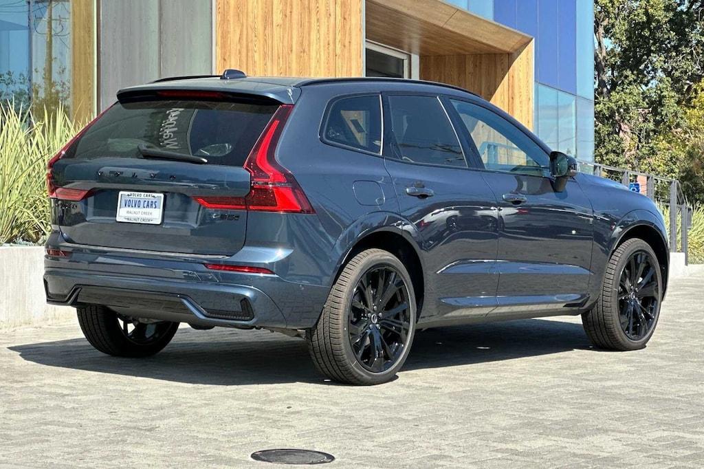 New 2026 Volvo XC60 B5 Ultra Black Edition SUV