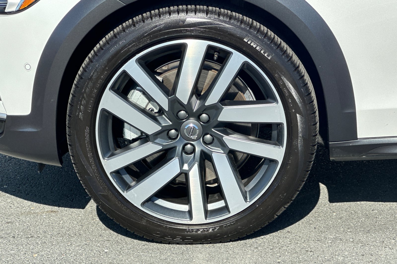 2025 Volvo V90 Cross Country Plus - Photo 26