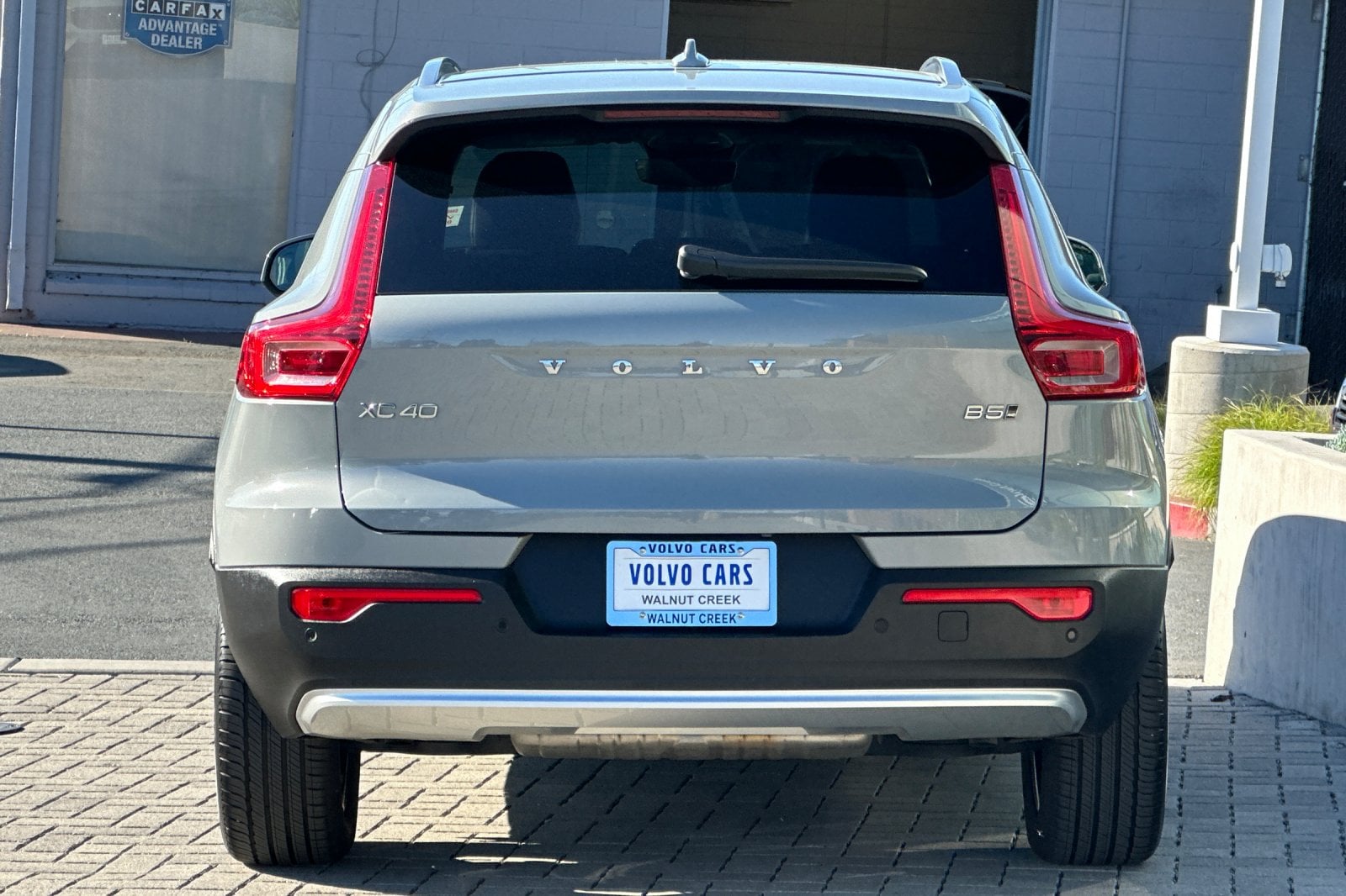 2025 Volvo XC40 B5 Core Bright Theme photo 4