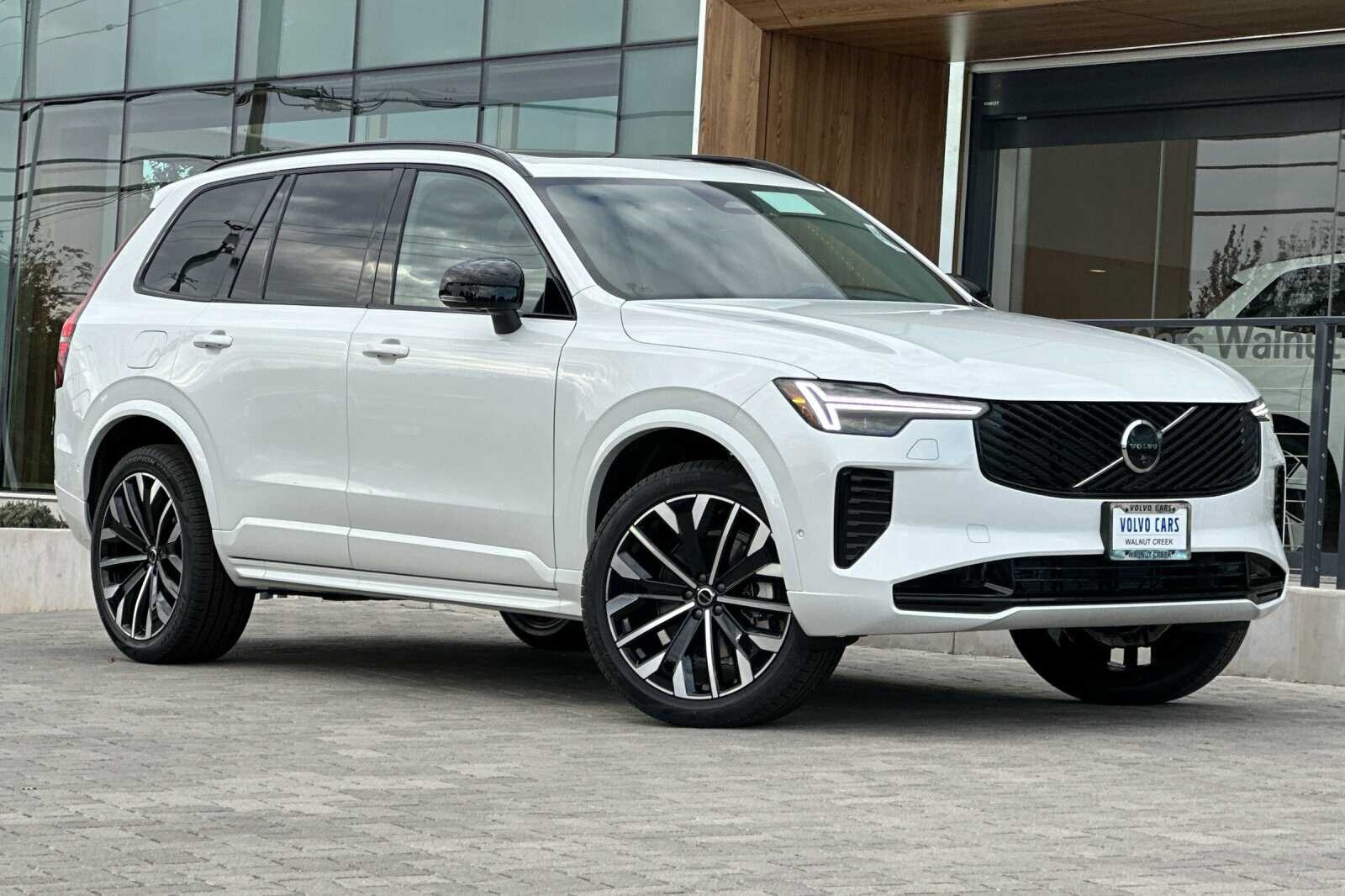 2026 Volvo XC90 photo 2