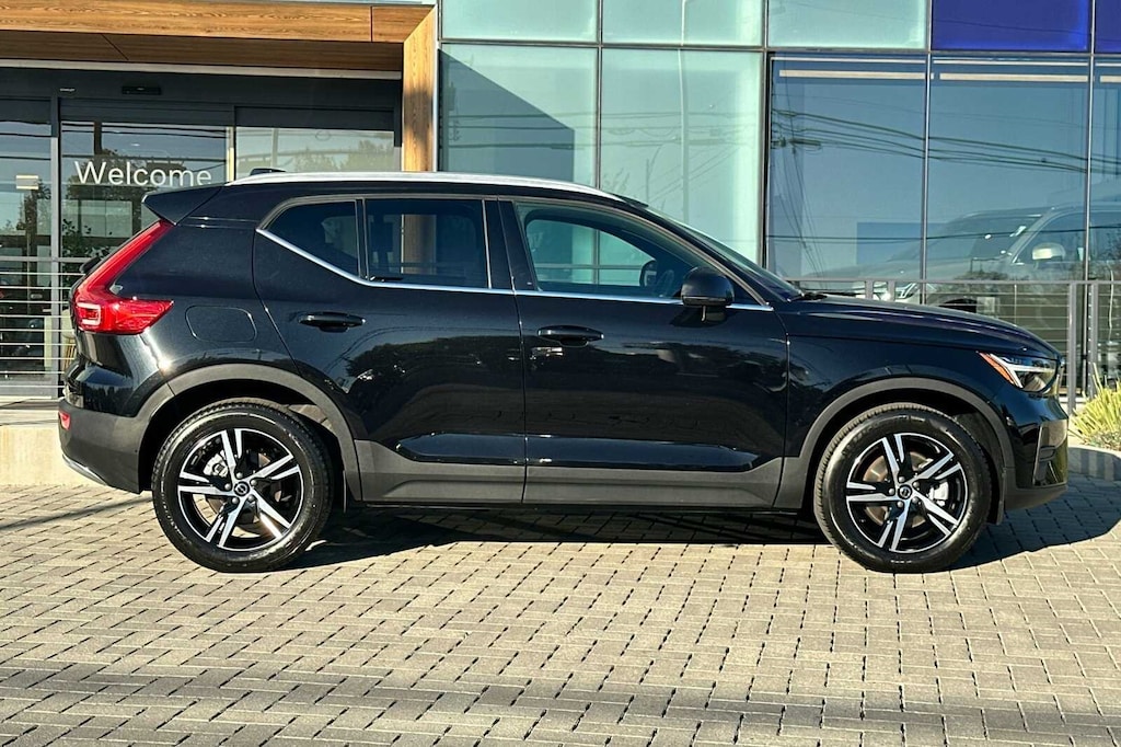 Certified 2025 Volvo XC40 B5 Core Bright Theme SUV