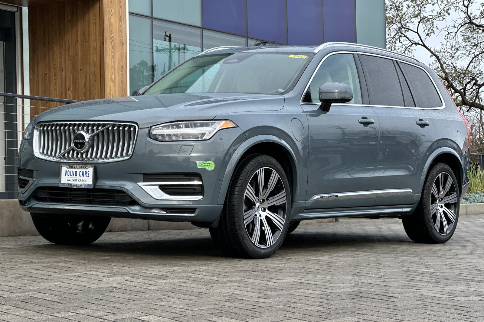 2023 Volvo XC90 Recharge Plug-In Hybrid Ultimate Bright 7-Seater photo 3
