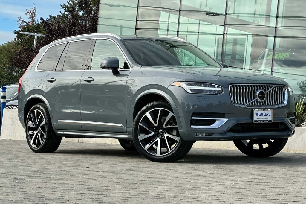 2023 Volvo XC90 AWD Plus photo 2