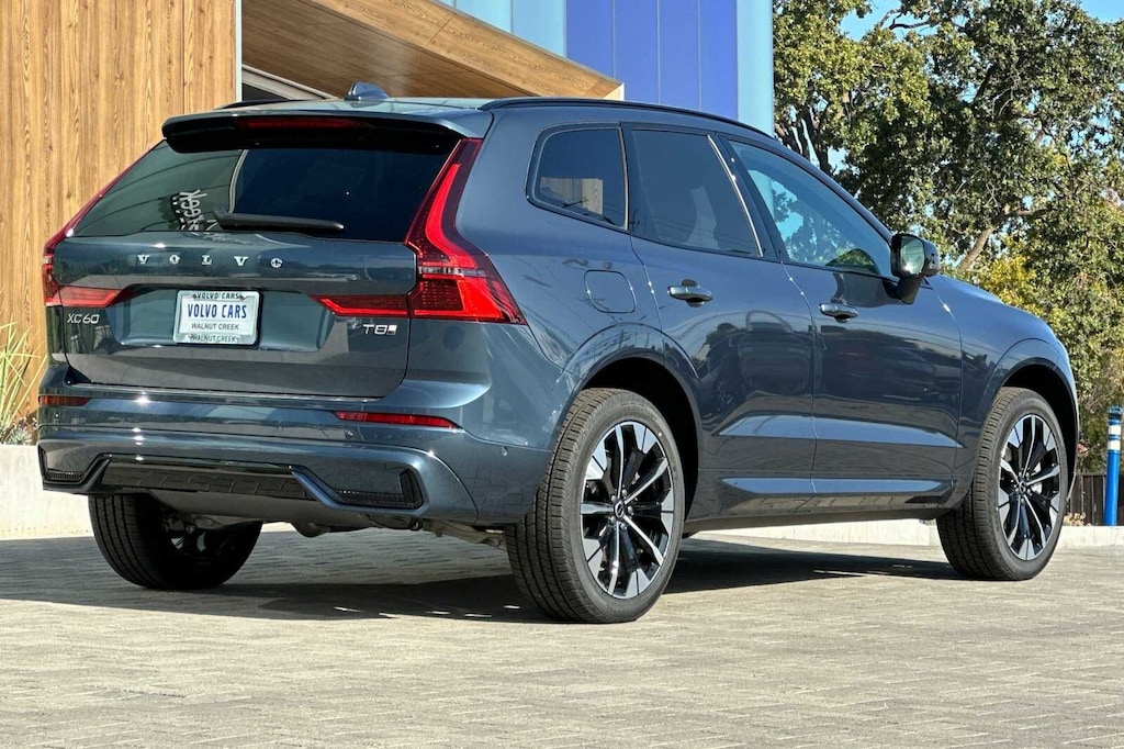 New 2026 Volvo XC60 plug-in hybrid T8 Plus SUV