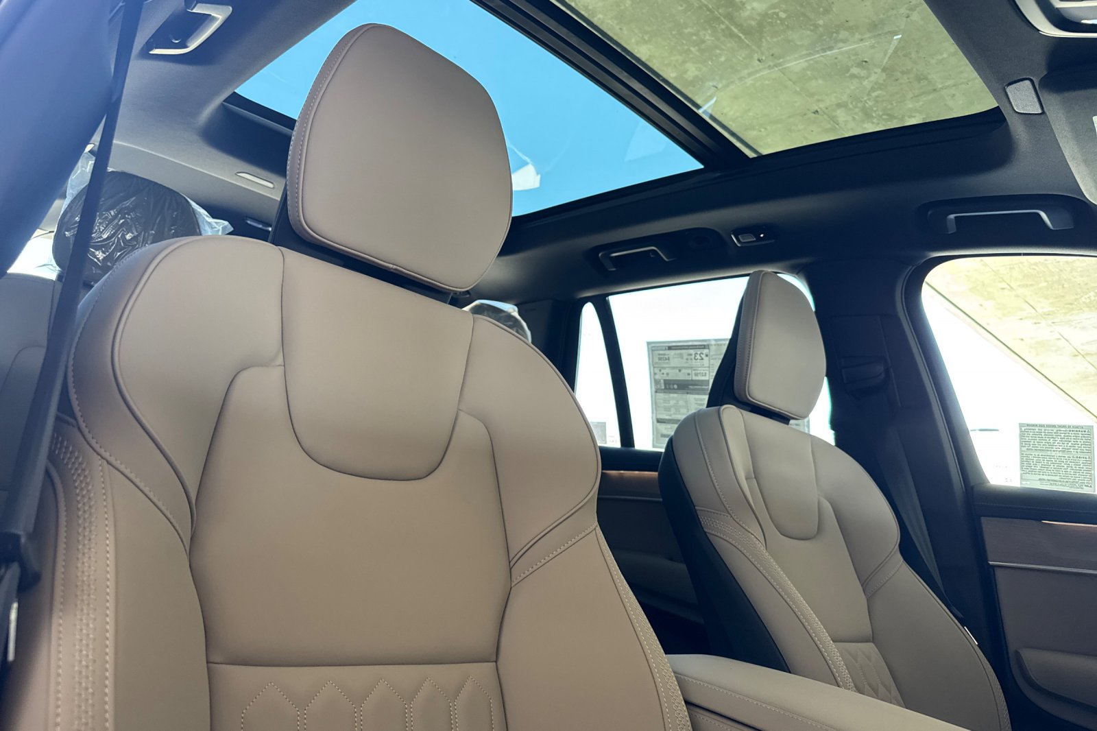 2025 Volvo XC90 Core - Photo 16