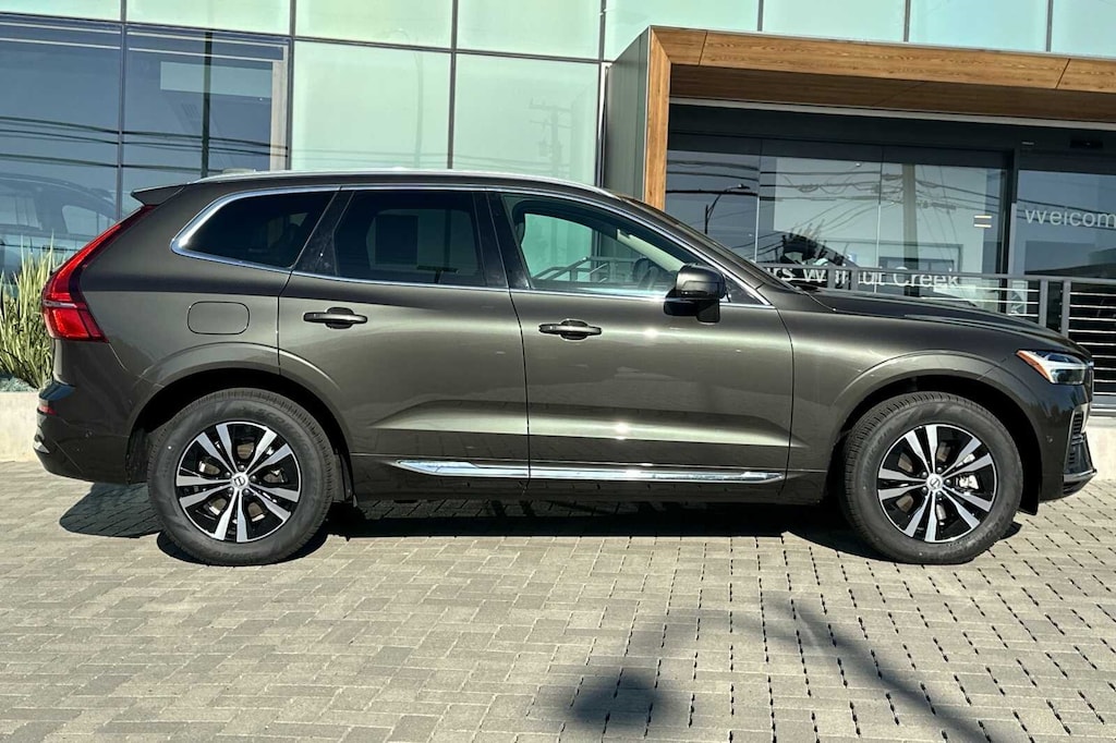 Certified 2022 Volvo XC60 Recharge Plug-In Hybrid T8 Inscription Expression Extended Range SUV