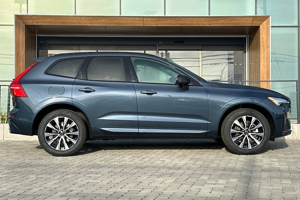 New 2025 Volvo XC60 B5 Core SUV