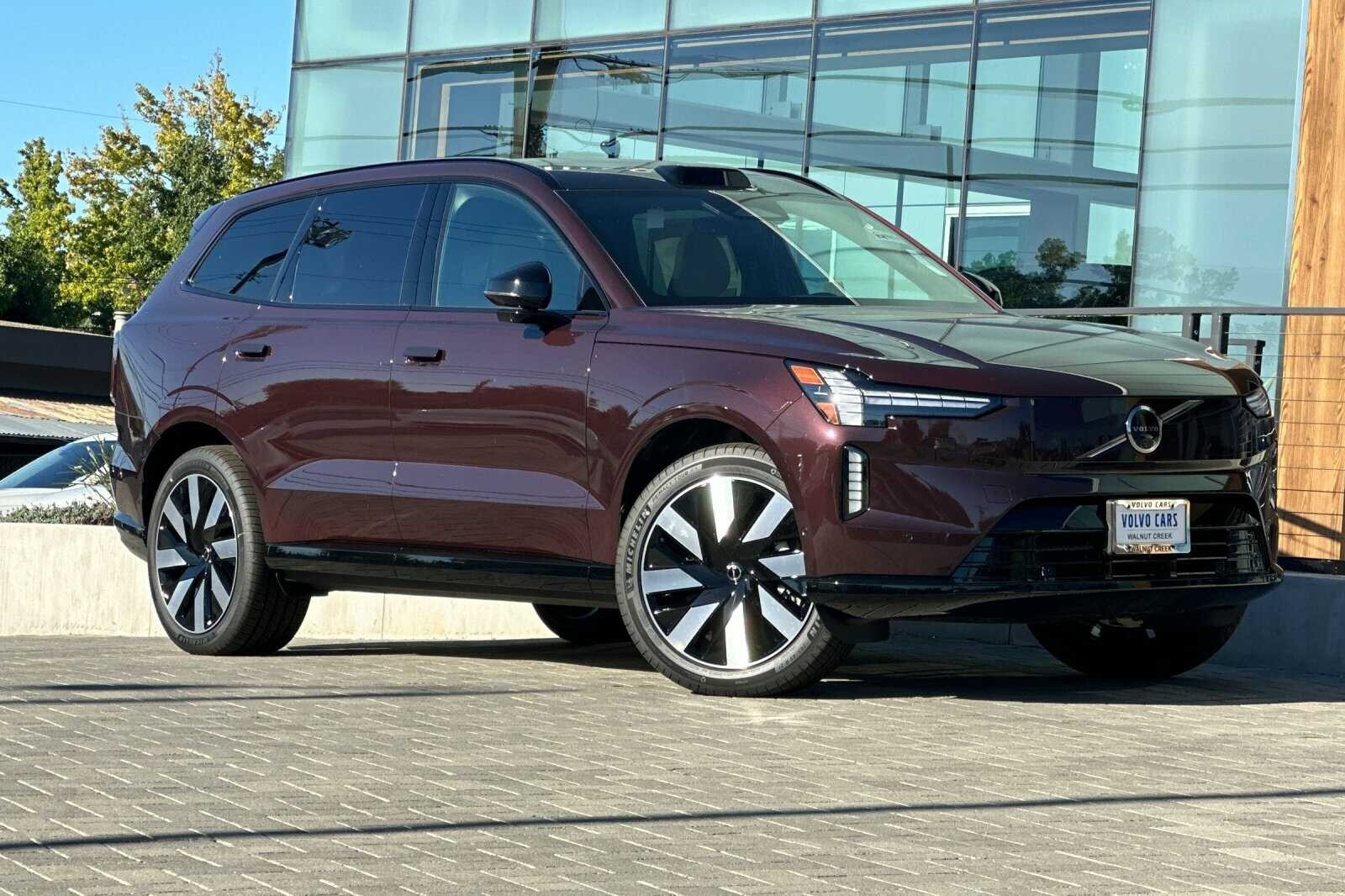 2025 Volvo EX90 Twin Motor Plus photo 2