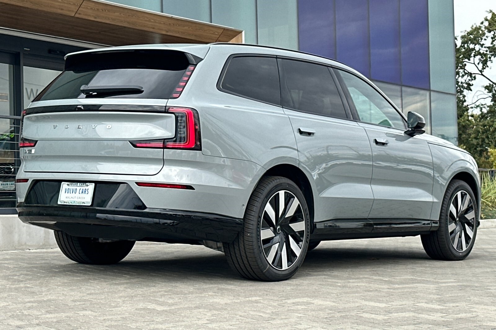 2025 Volvo EX90 Twin Motor Performance Plus photo 4