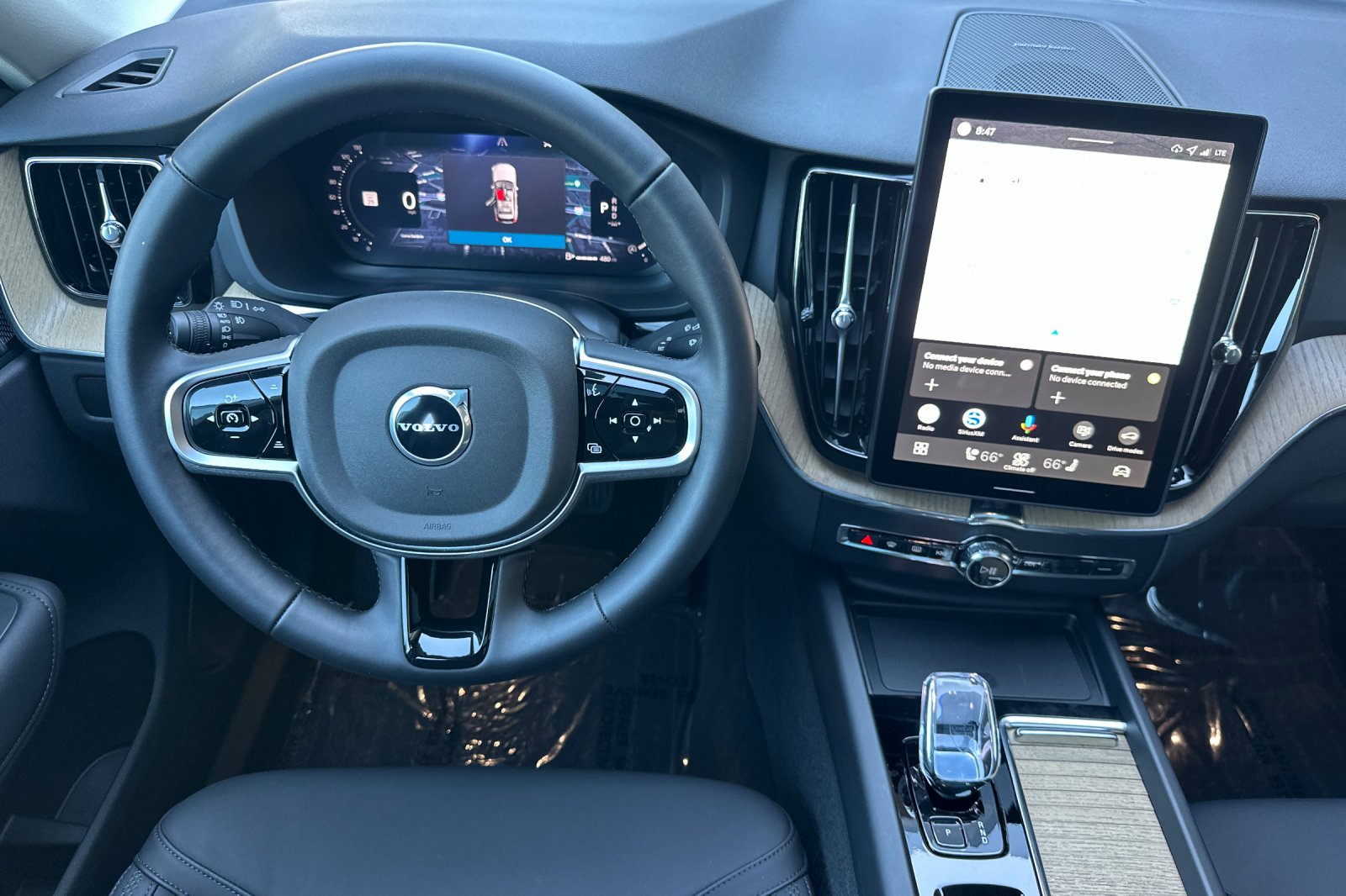 2026 Volvo XC60 Plus - Photo 14