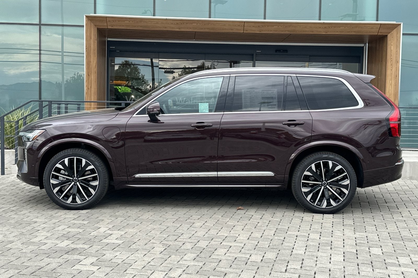 2026 Volvo XC90 Plus - Photo 7