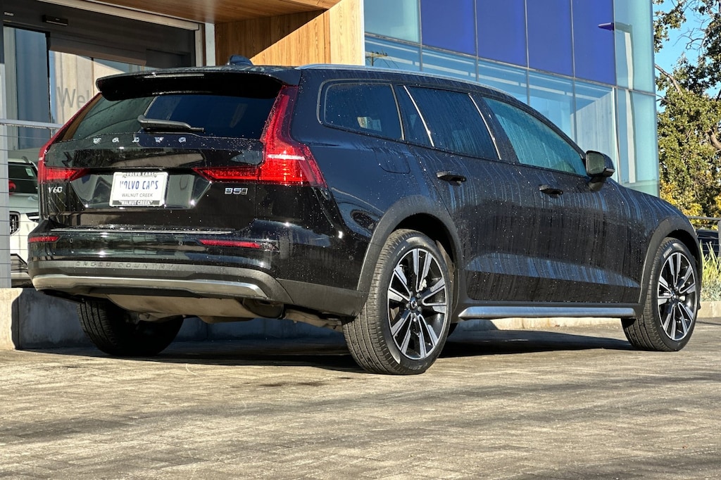 2024 Volvo V60 Cross Country B5 Ultimate photo 4