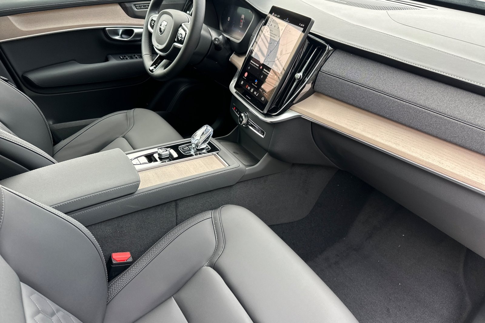 2025 Volvo XC90 Plus - Photo 15