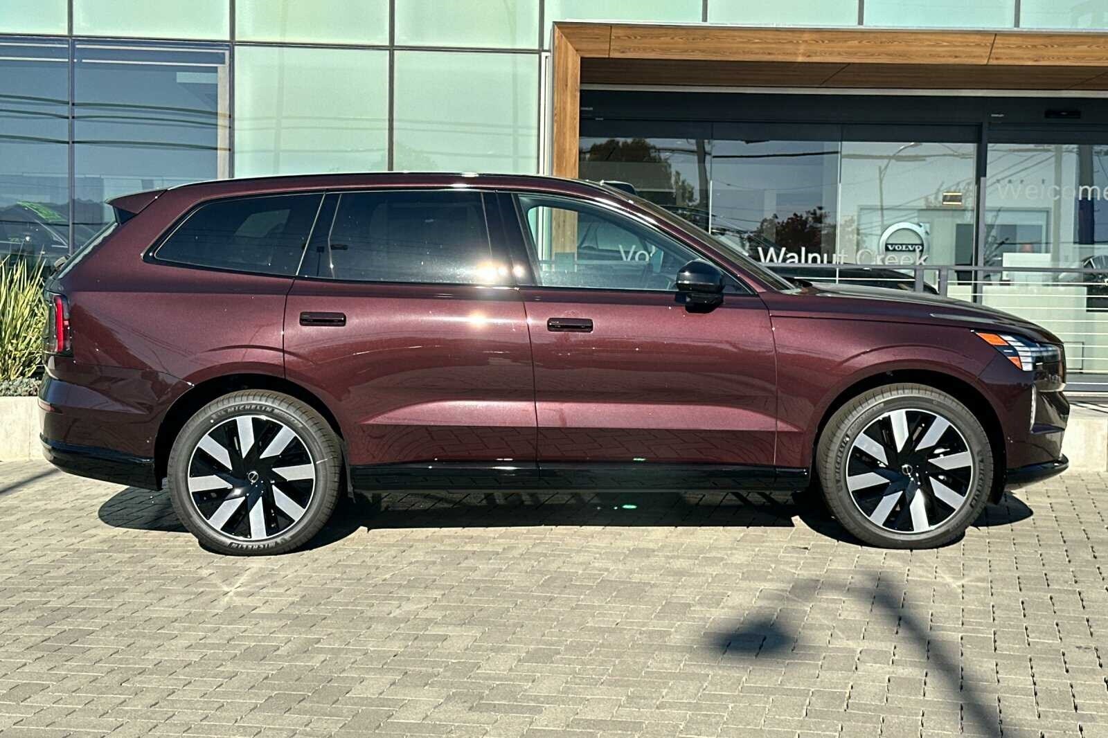 2025 Volvo EX90 Twin Motor Plus photo 3