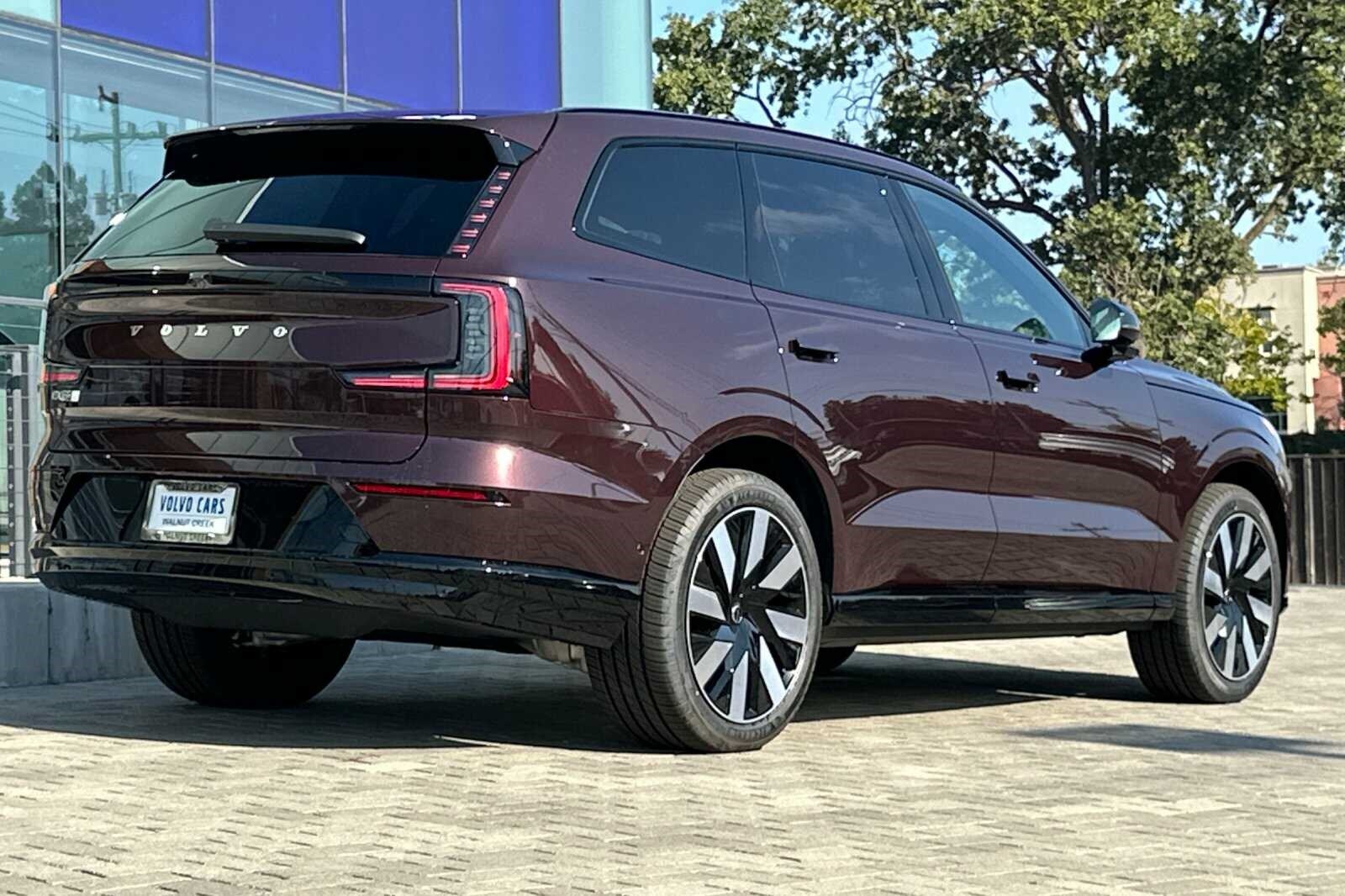 2025 Volvo EX90 Twin Motor Performance Plus photo 4