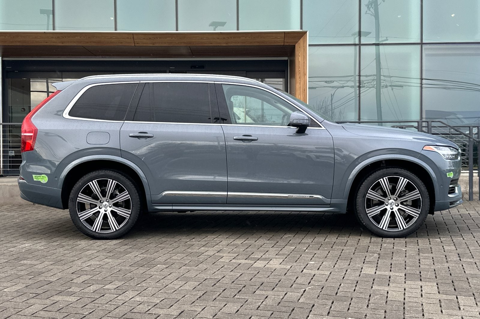 2023 Volvo XC90 Recharge Plug-In Hybrid Ultimate Bright 7-Seater photo 2