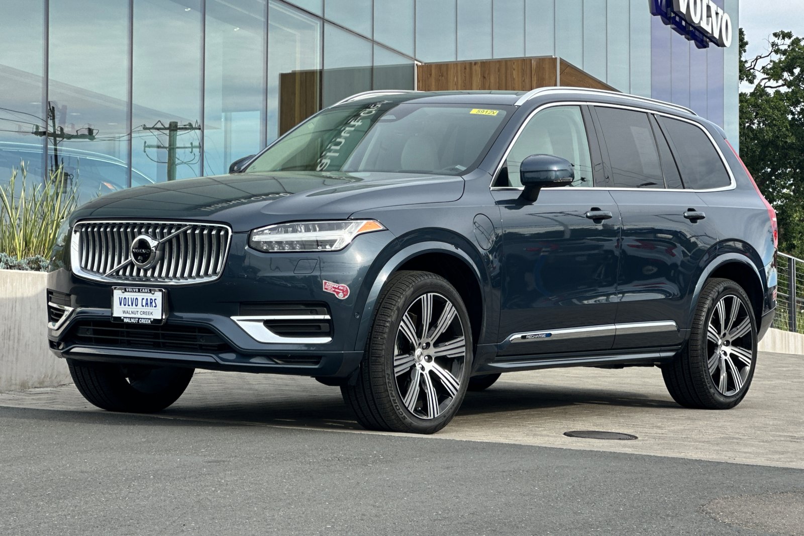 2024 Volvo XC90 plug-in hybrid T8 Ultimate 6-Seater photo 3