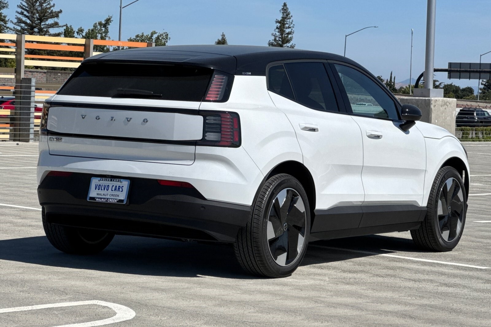 2025 Volvo EX30 Plus photo 2