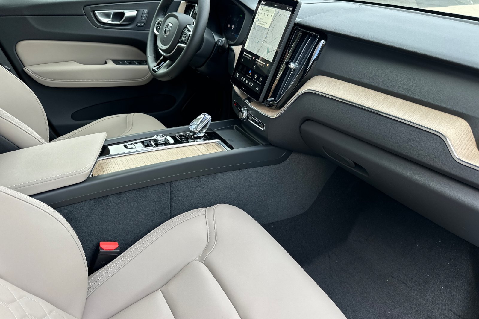 2026 Volvo XC60 Plus - Photo 15