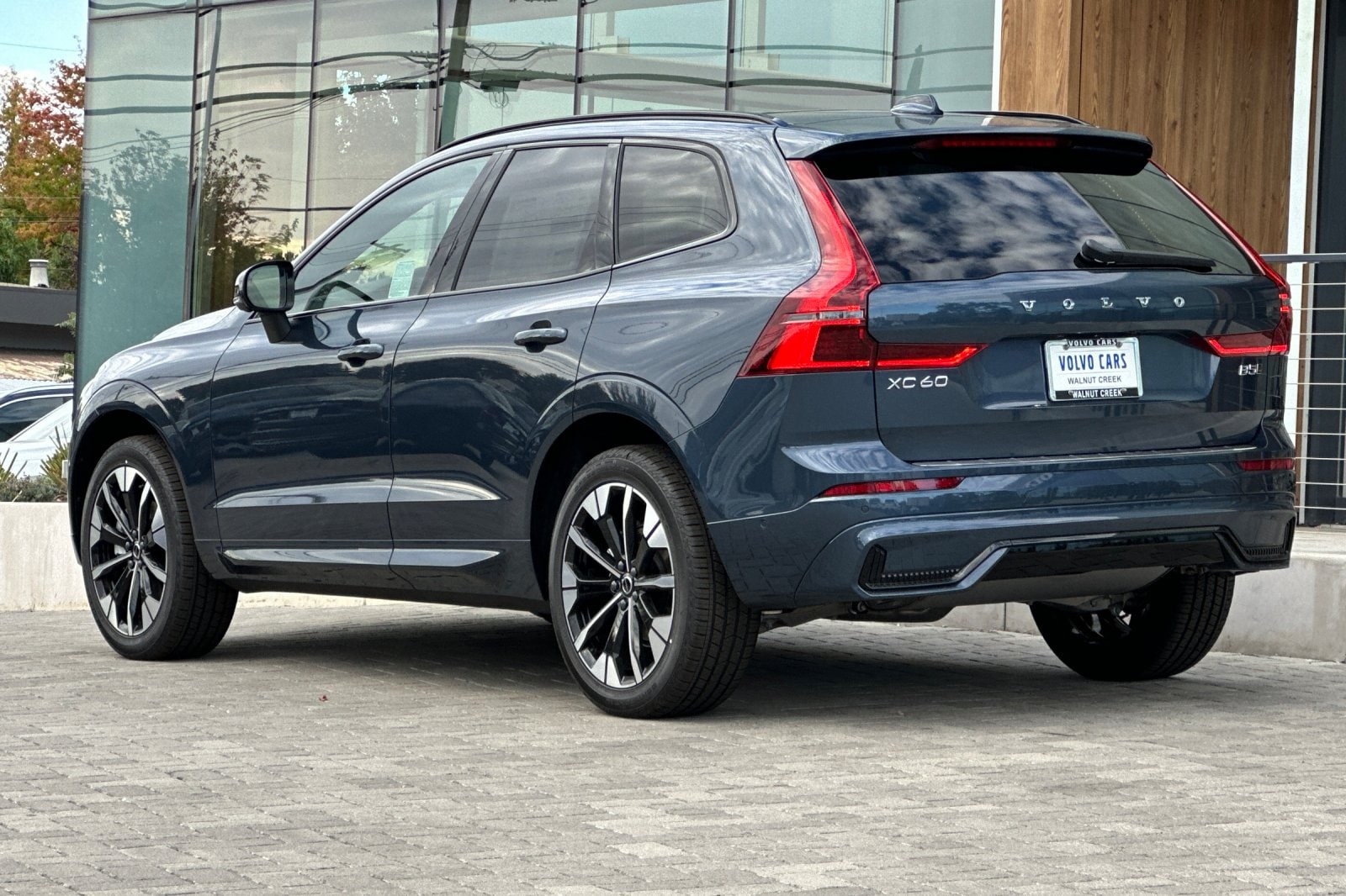 2026 Volvo XC60 Plus - Photo 6