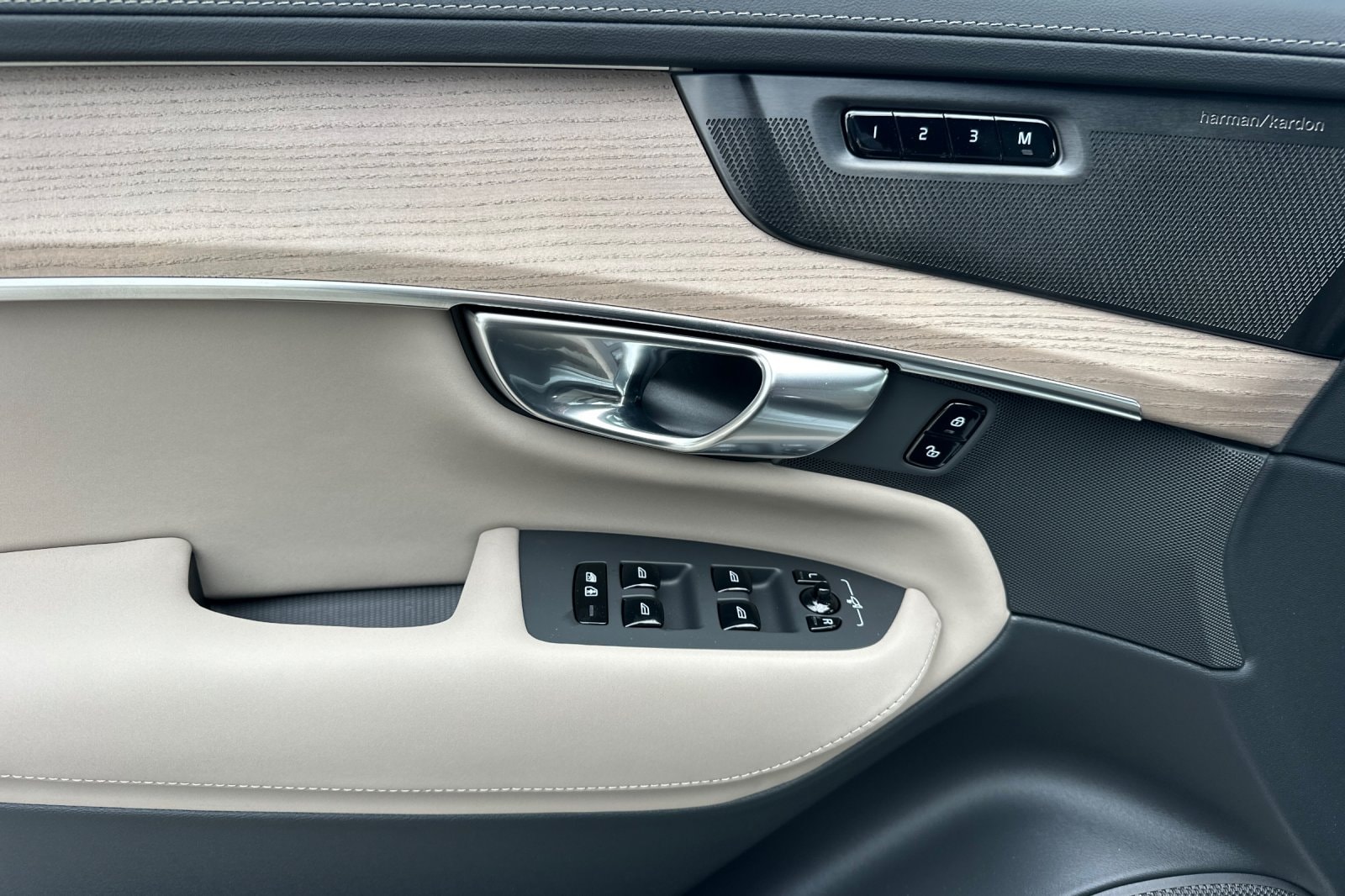 2026 Volvo XC90 Ultra - Photo 11
