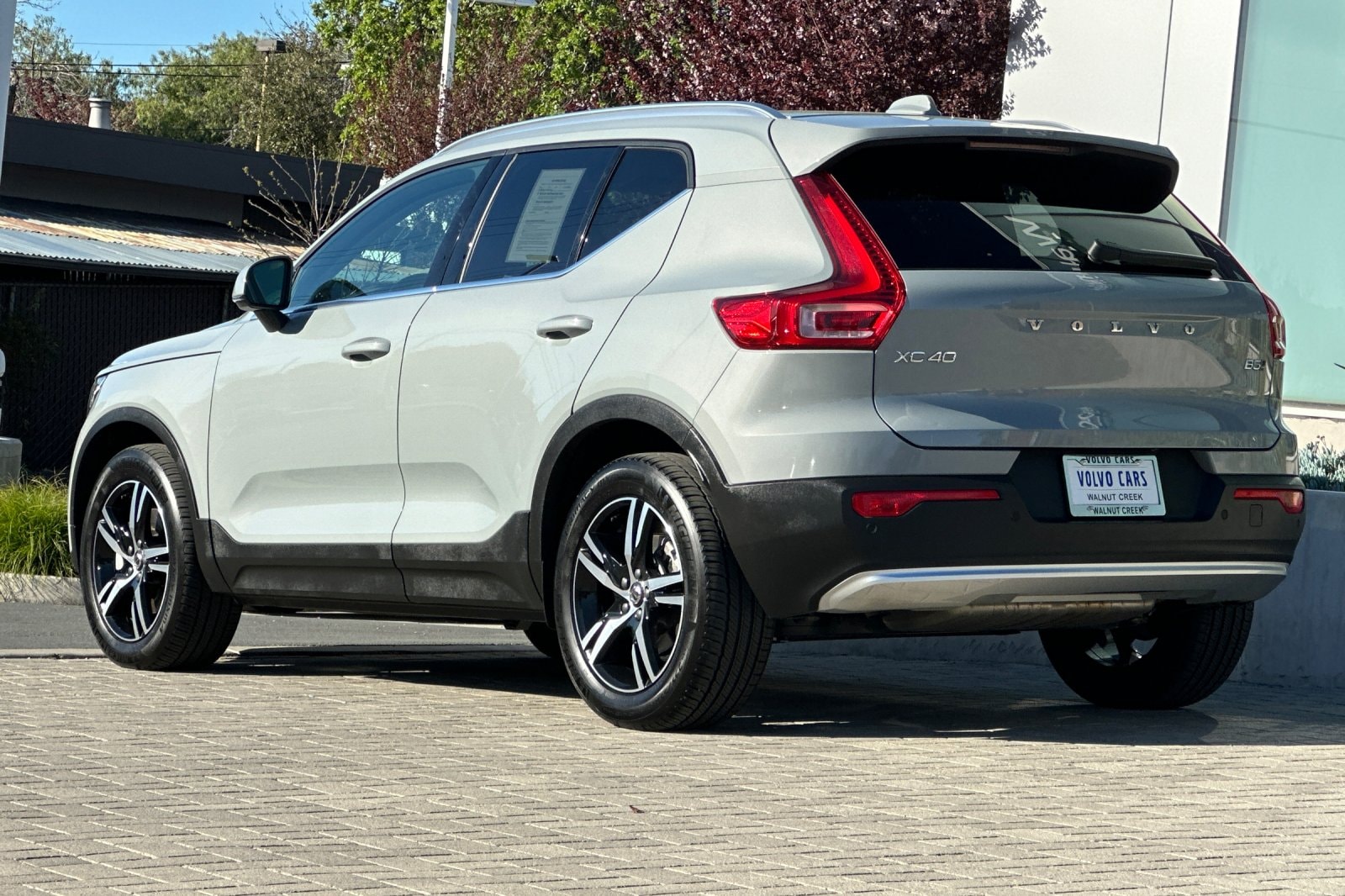2025 Volvo XC40 B5 Core Bright Theme photo 5